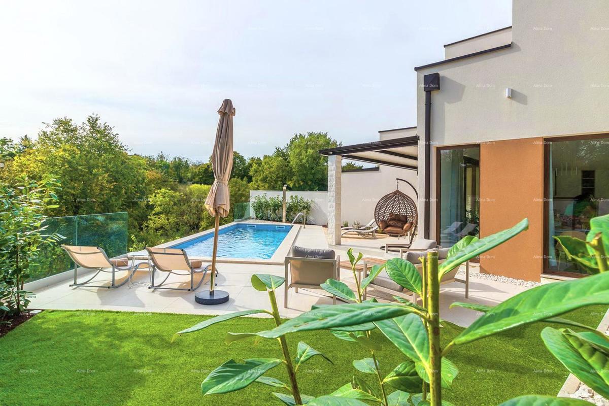 Moderna dvojna hiša s bazenom v mirnem Svetvinčentu, idealna za počitek ali najem!