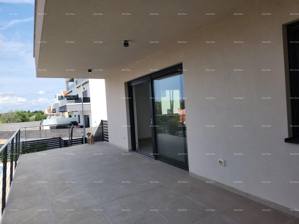 Luksuzni stan v novogradnji s bazenom -- Banjole, Volme!