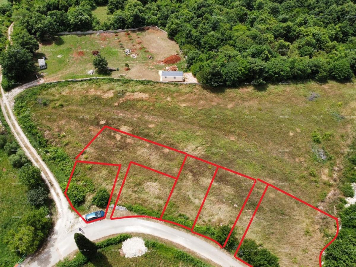 Blizu Vodnjana! Parcele z gradbenim dovoljenjem!