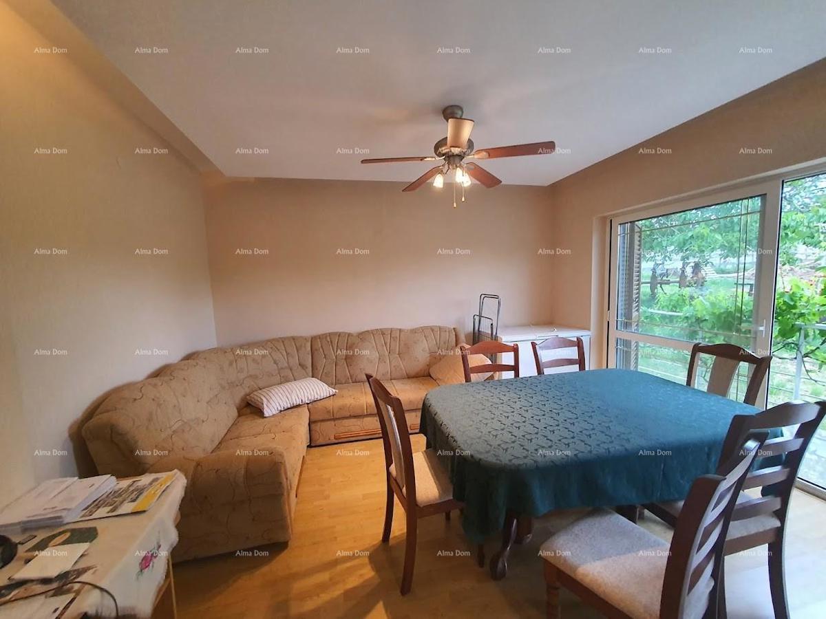 Družinska hiša z garažo, kletjo in možnostjo nakupa dodatnega zemljišča – 30 min od Pule