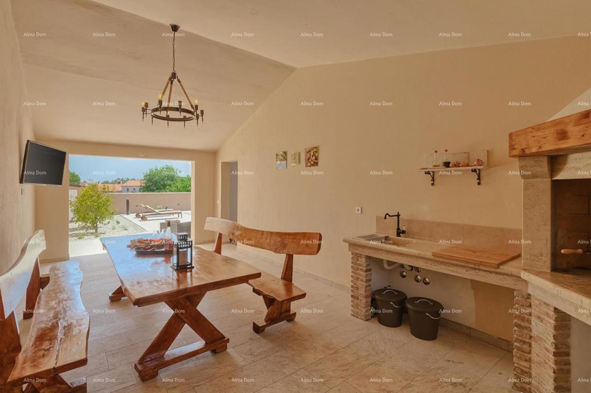 Novo! Čudovita vila v bližini Pule.Štinjan.