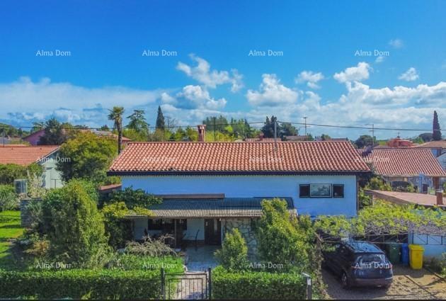 Prodaja kuće s građevinskim zemljištem, 200 m od plaže – Umag/Savudrija