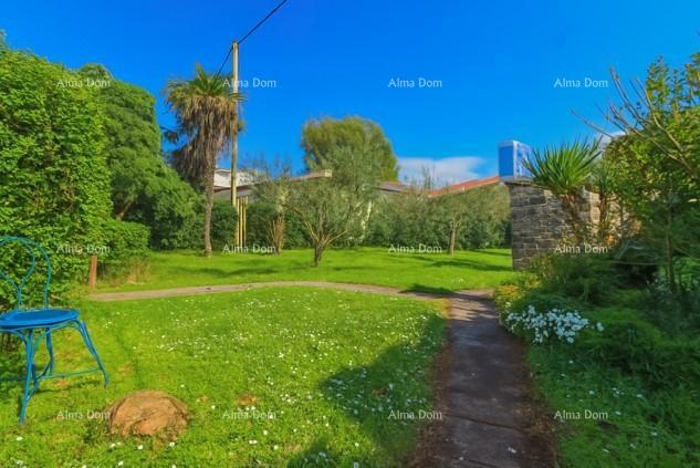 Prodaja kuće s građevinskim zemljištem, 200 m od plaže – Umag/Savudrija