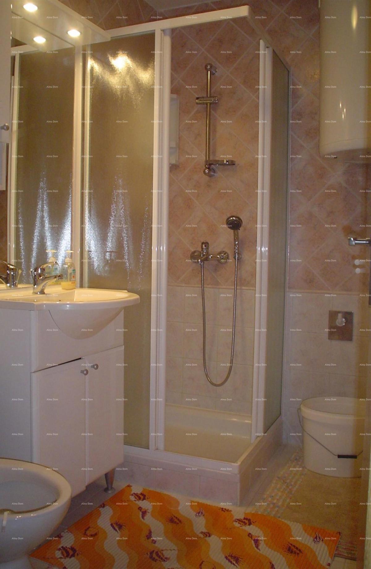 Apartmajska hiša v centru Vrsarja – 200 m od morja