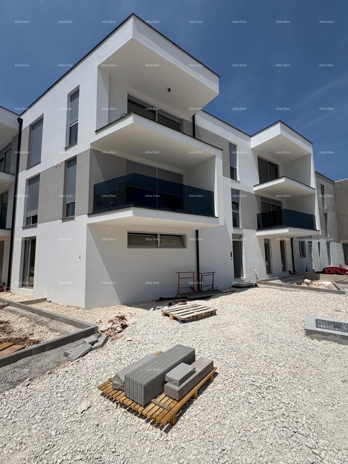 Prodaja  stanovanja s parkirnim mestom in pogledom na morje, Ližnjan!