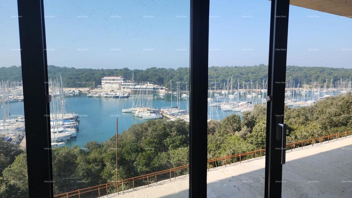 Prodaja - Luksuzni stan s pogledom na morje, Pula, Veruda
