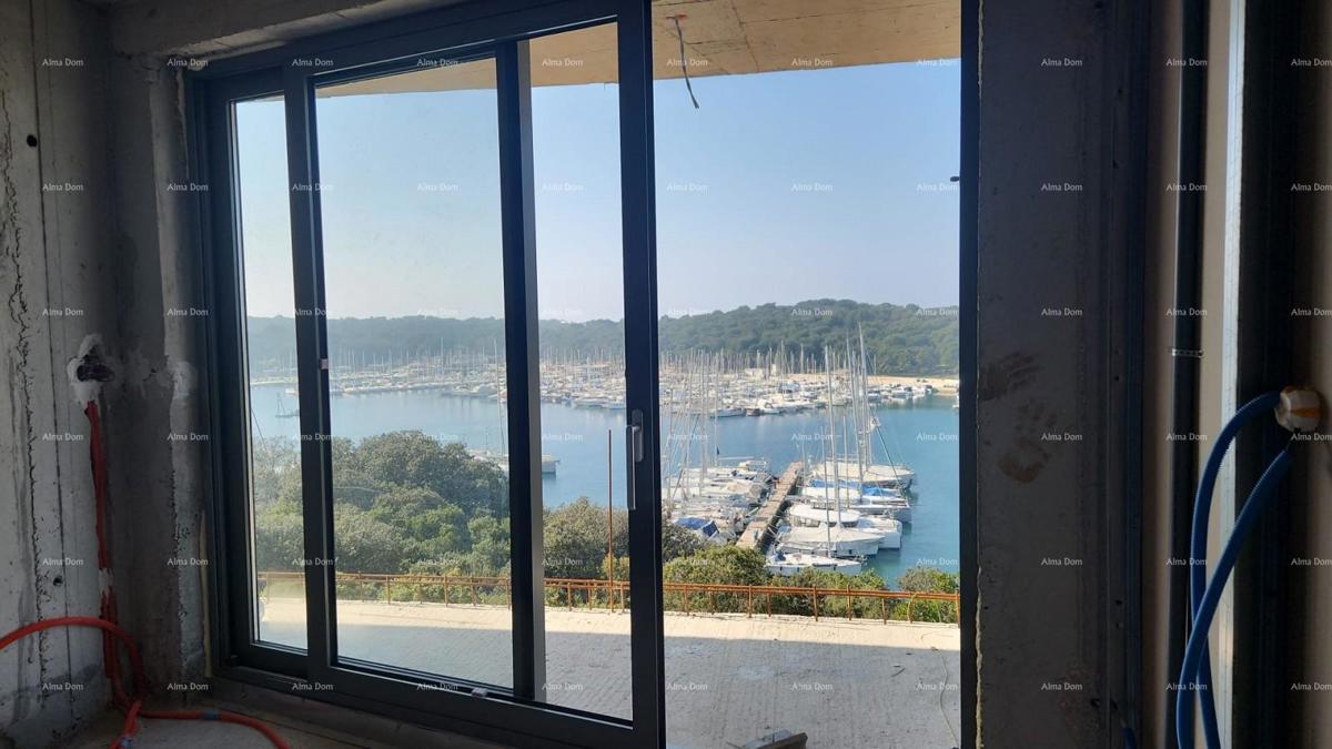 Prodaja - Luksuzni stan s pogledom na morje, Pula, Veruda