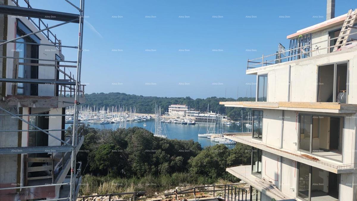 Luksuzno stanovanje s pogledom na morje in garažno mesto, Pula, Veruda!