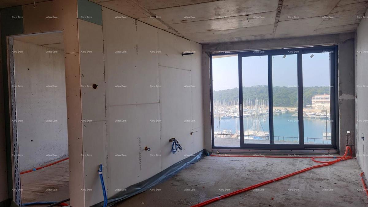 Luksuzno stanovanje s pogledom na morje in garažno mesto, Pula, Veruda!