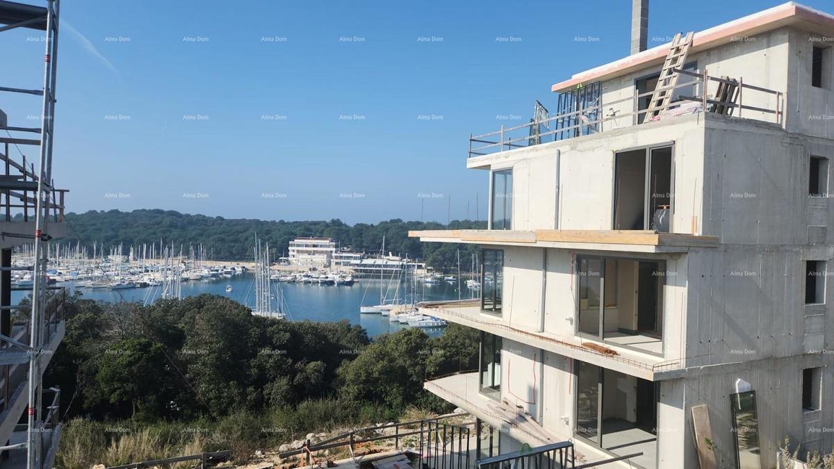 Luksuzno stanovanje s pogledom na morje in garažno mesto, Pula, Veruda!