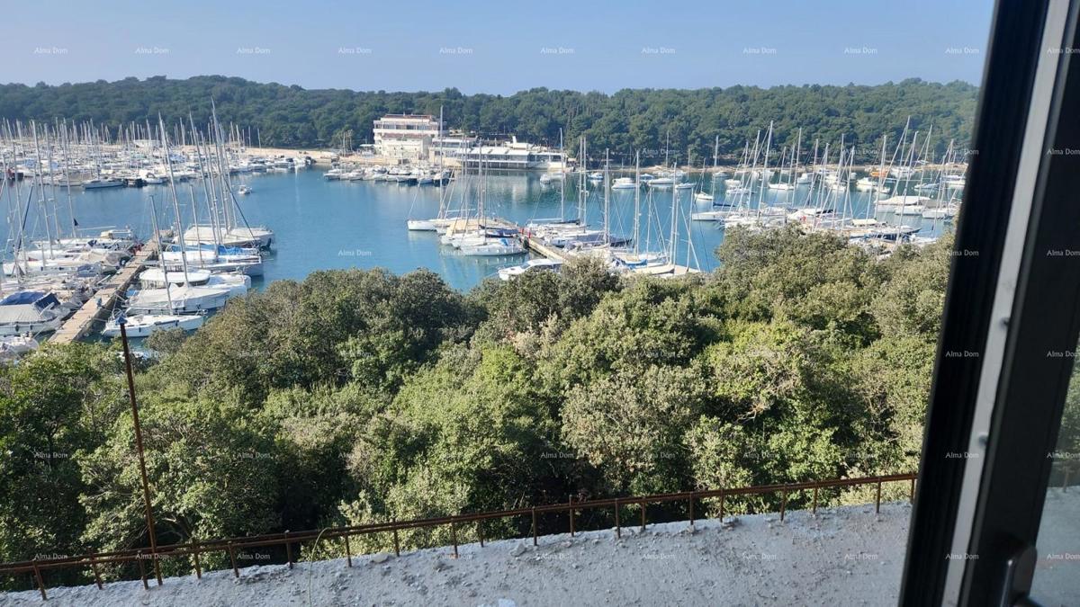 Luksuzno stanovanje s pogledom na morje in garažno mesto, Pula, Veruda!