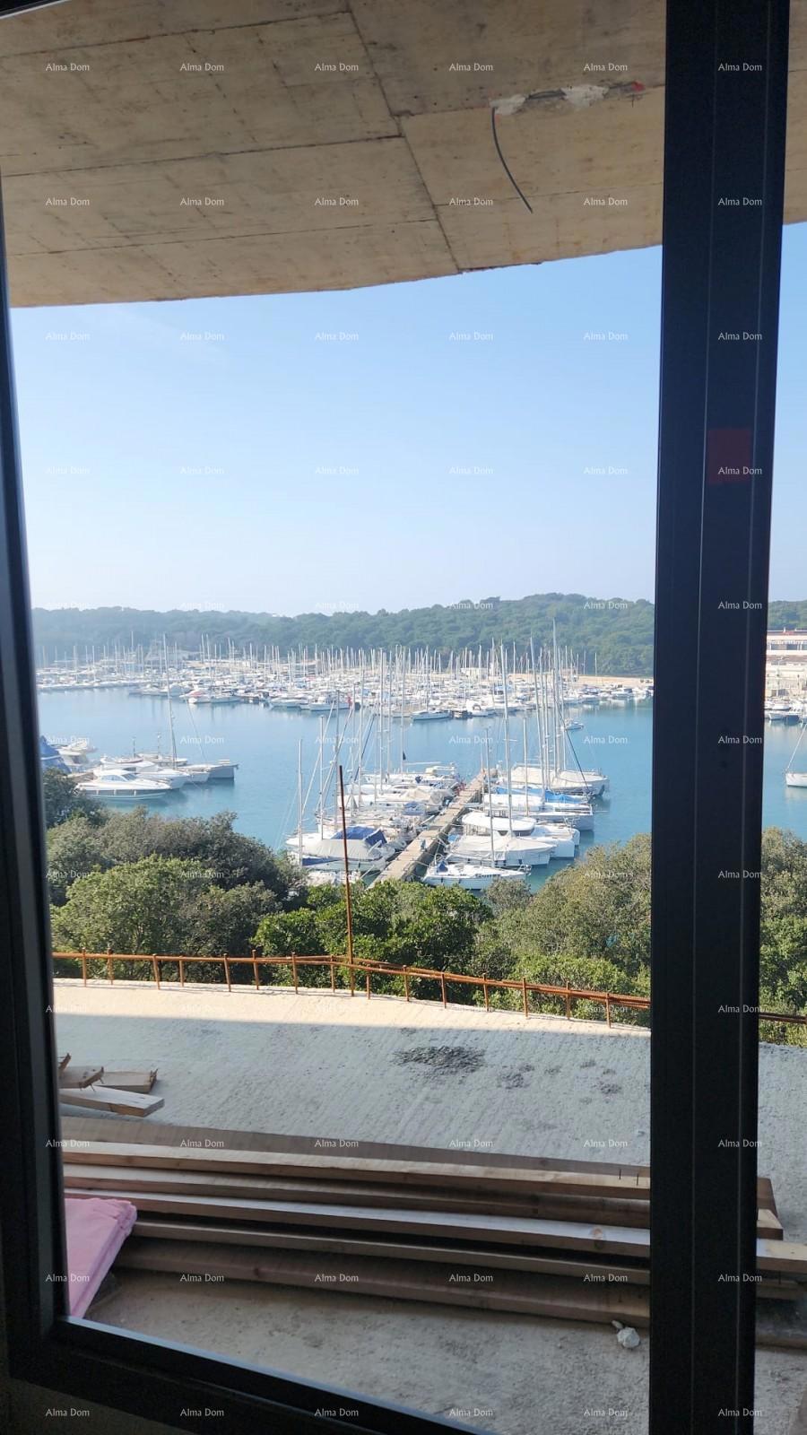 Luksuzno stanovanje s pogledom na morje in garažno mesto, Pula, Veruda!