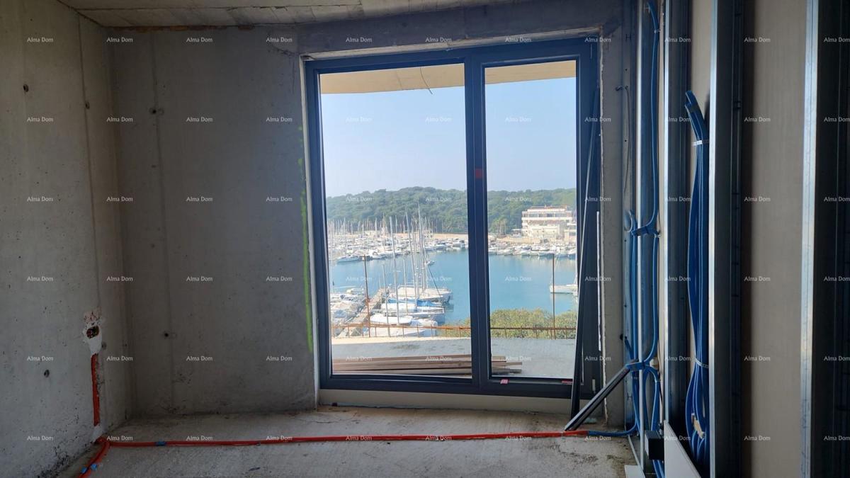 Luksuzno stanovanje s pogledom na morje in garažno mesto, Pula, Veruda!