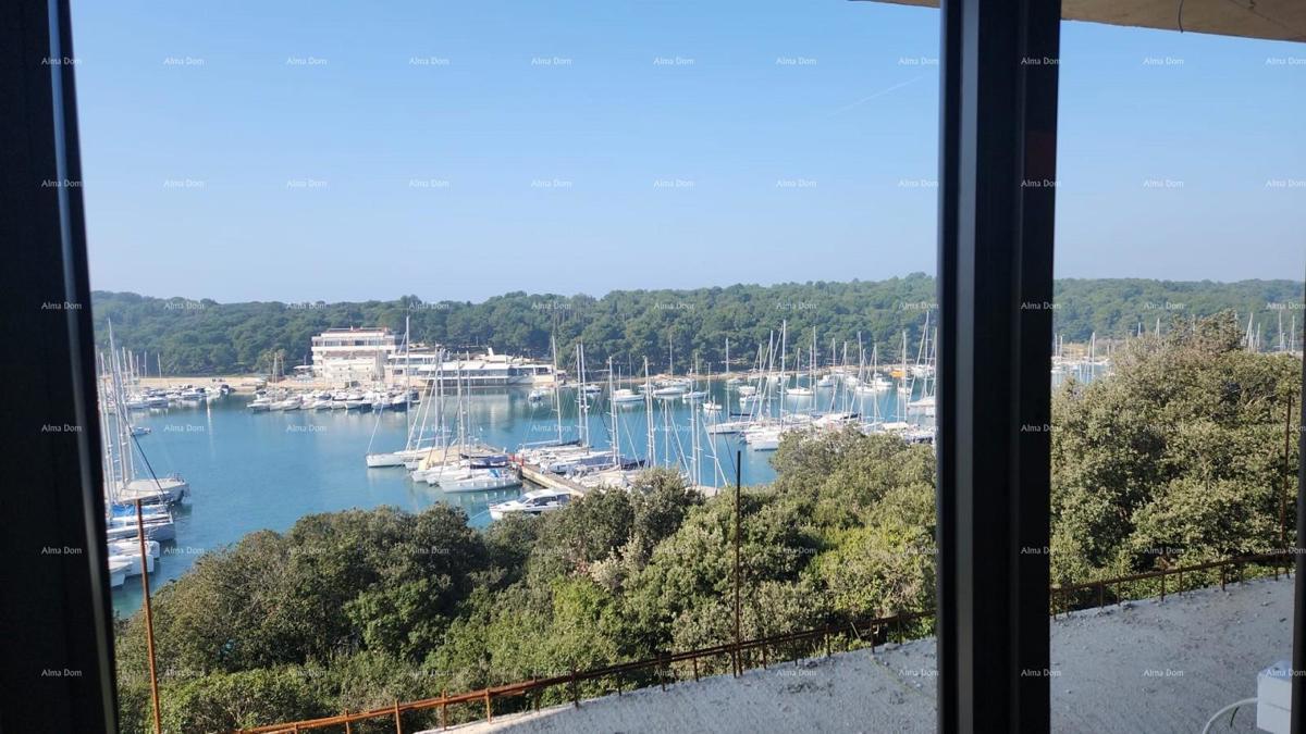 Luksuzno stanovanje s pogledom na morje in garažno mesto, Pula, Veruda!