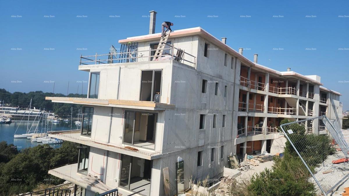 Luksuzno stanovanje s pogledom na morje in garažno mesto, Pula, Veruda!