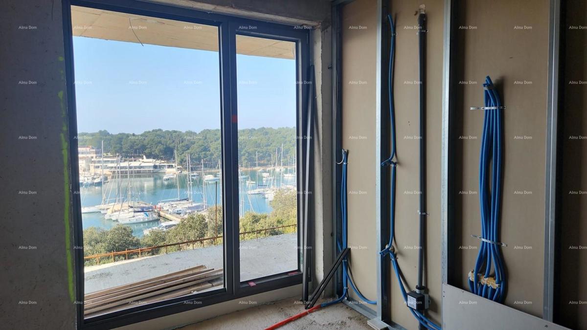 Luksuzno stanovanje s pogledom na morje in garažno mesto, Pula, Veruda!