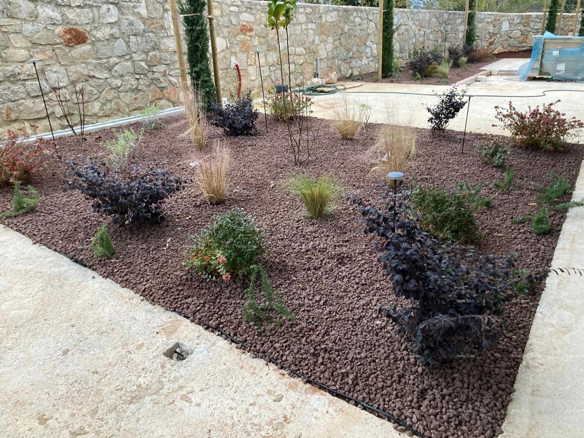 Hiša v gradnji z bazenom naprodaj - Bale, okolica