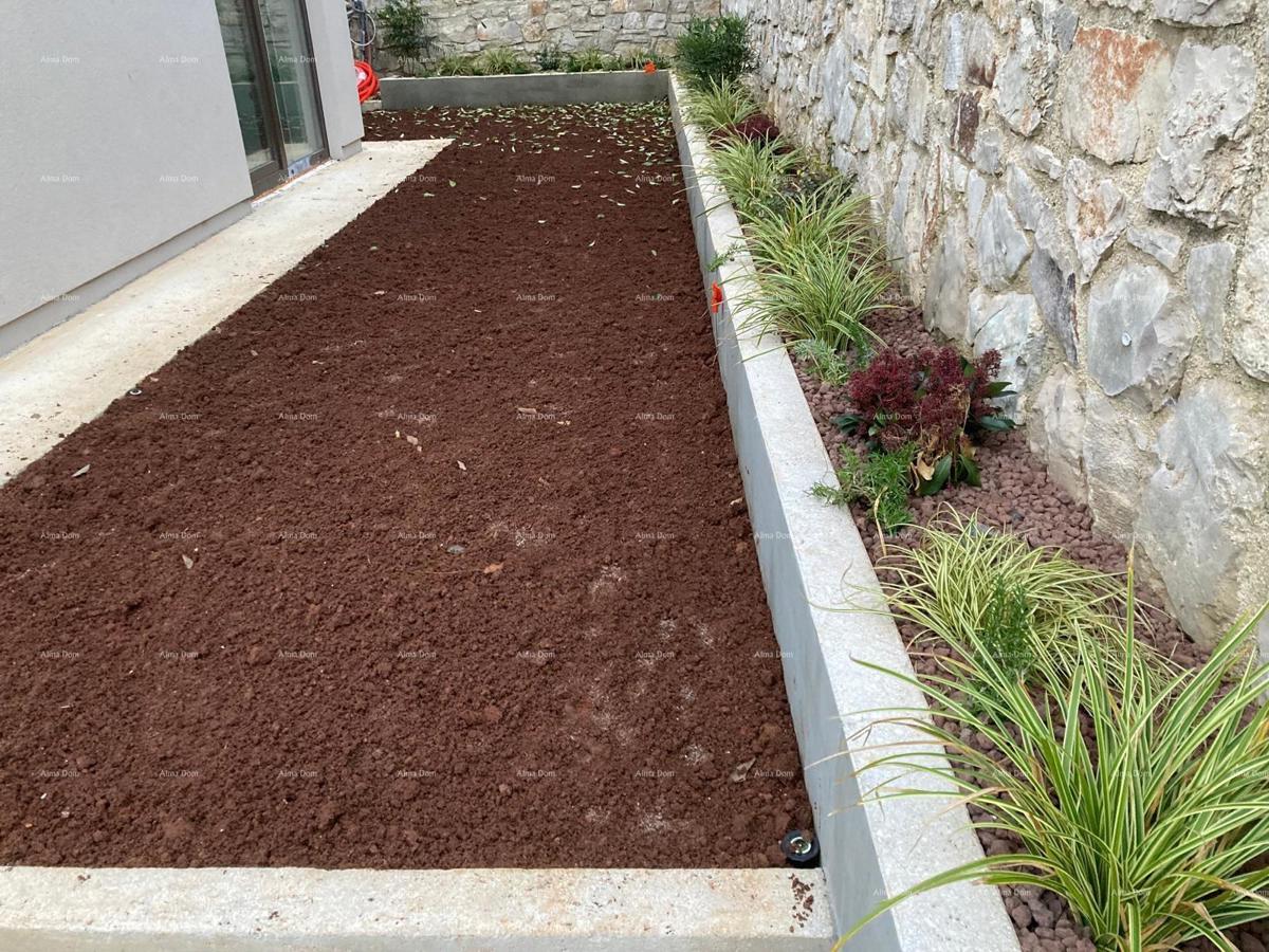 Hiša v gradnji z bazenom naprodaj - Bale, okolica