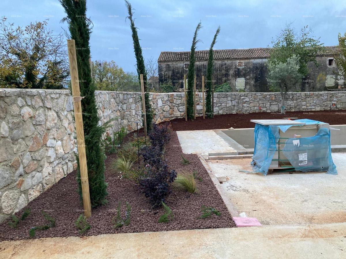 Hiša v gradnji z bazenom naprodaj - Bale, okolica