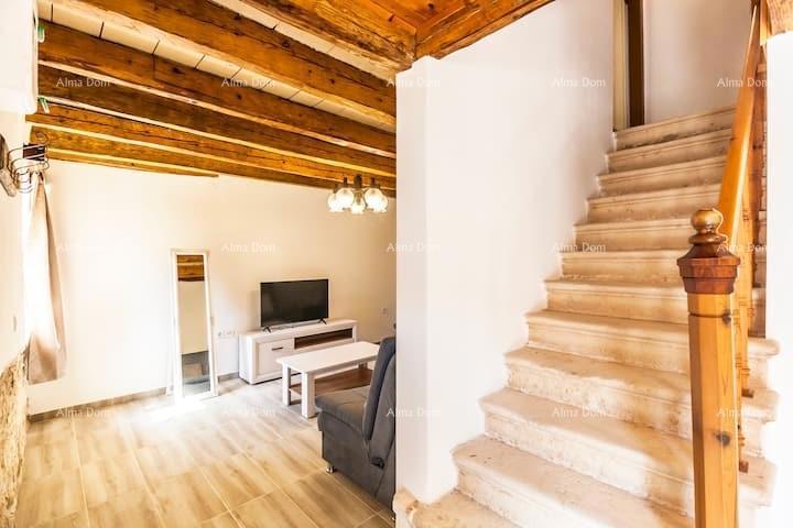 Prodaja - Prelepa, renovirana istarska kuća u centru, Marčana!