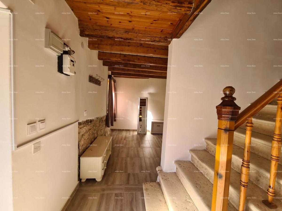 Prodaja - Prelepa, renovirana istarska kuća u centru, Marčana!