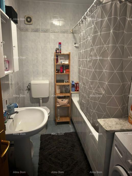 POREČ – funkcionalen stan blizu centra in morja