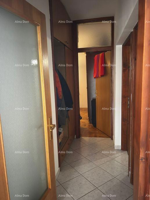 POREČ – funkcionalen stan blizu centra in morja