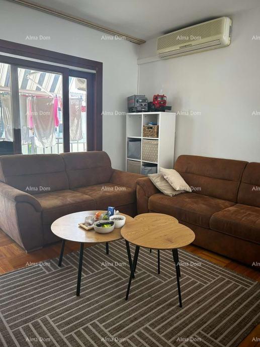 POREČ – funkcionalen stan blizu centra in morja