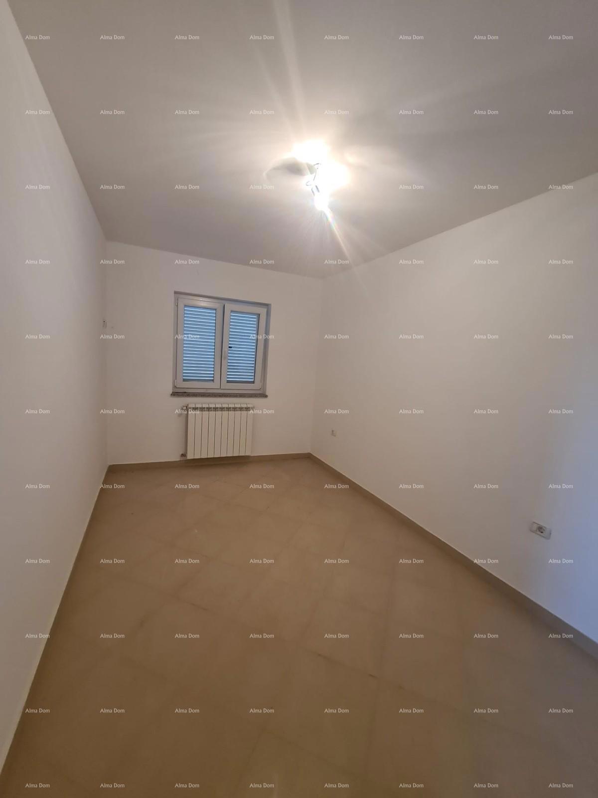 Prodaja šarmantnega stanovanja 60 m², Duga Uvala – pogled na morje