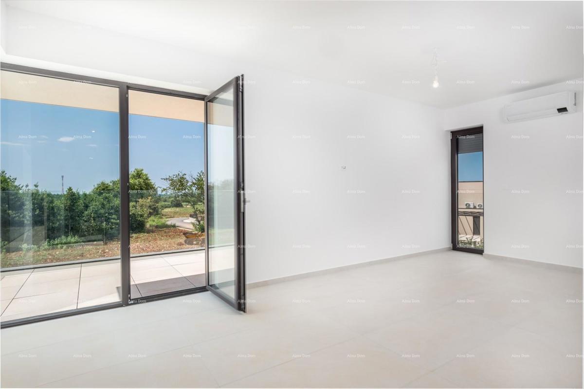 Luksuzna družinska hiša s bazenom na prodaj v Labincih, blizu Poreča