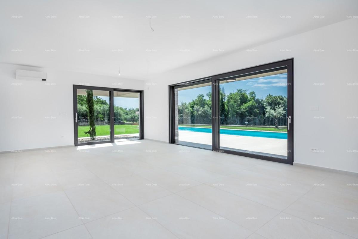 Luksuzna družinska hiša s bazenom na prodaj v Labincih, blizu Poreča