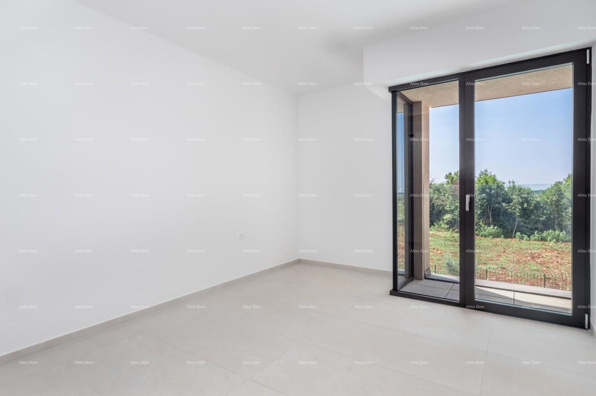 Luksuzna družinska hiša s bazenom na prodaj v Labincih, blizu Poreča