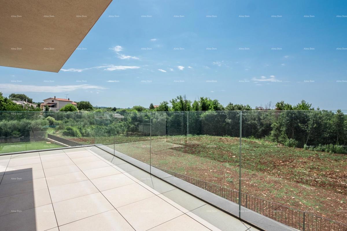 Luksuzna družinska hiša s bazenom na prodaj v Labincih, blizu Poreča