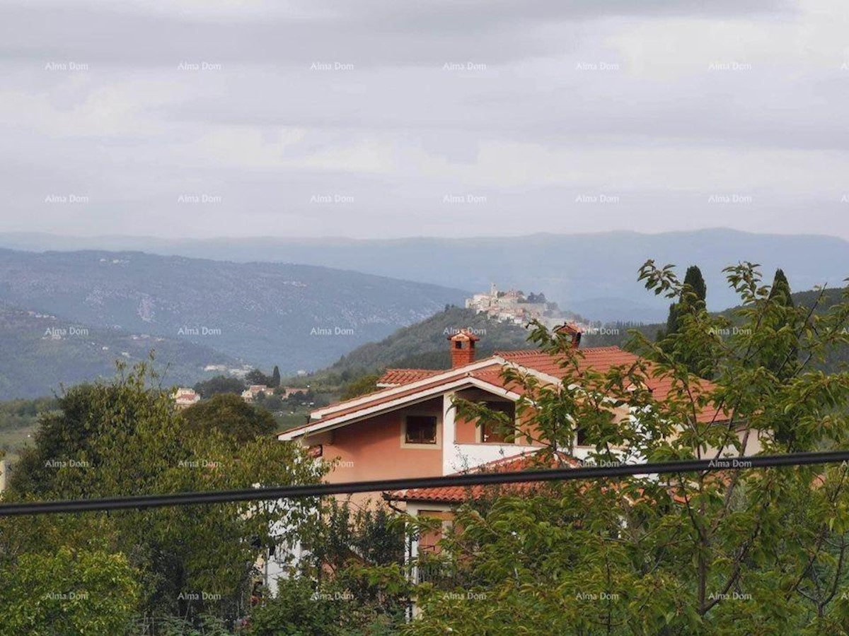 Začela se je prodaja stavbnega zemljišča z gradnjo, pogled na Motovun