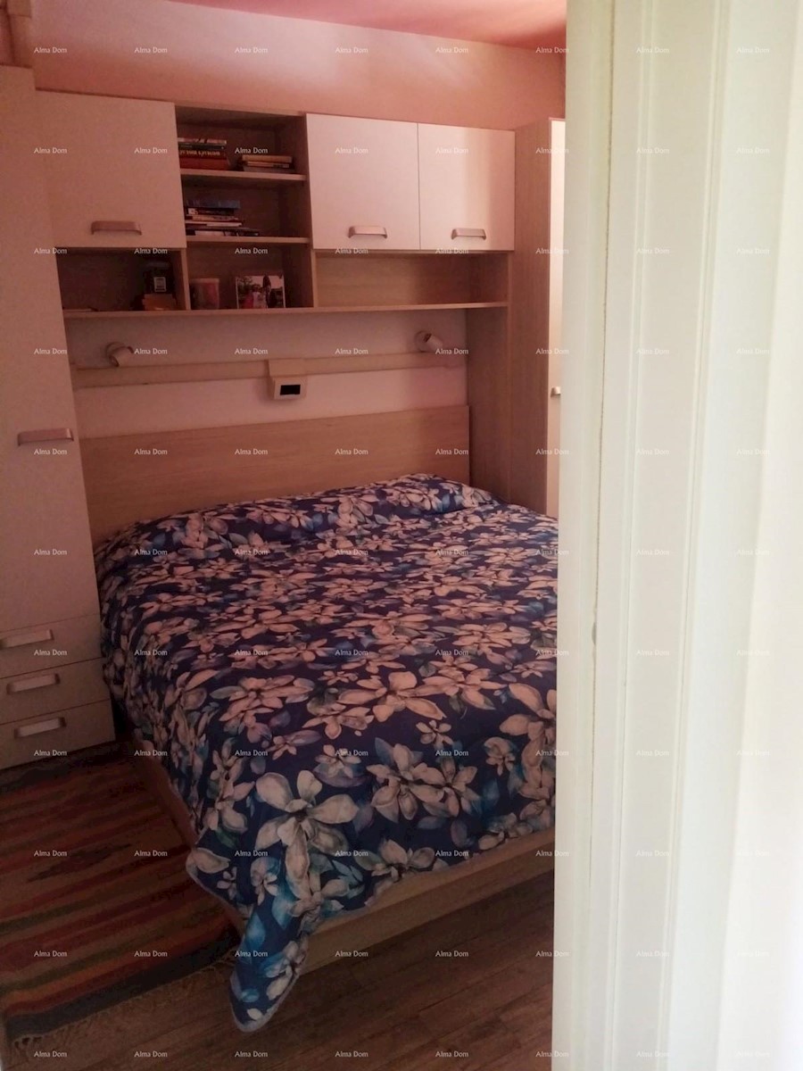 Prodamo čudovito samostojno hišo z 2 ločenima apartmajema, Primošten!