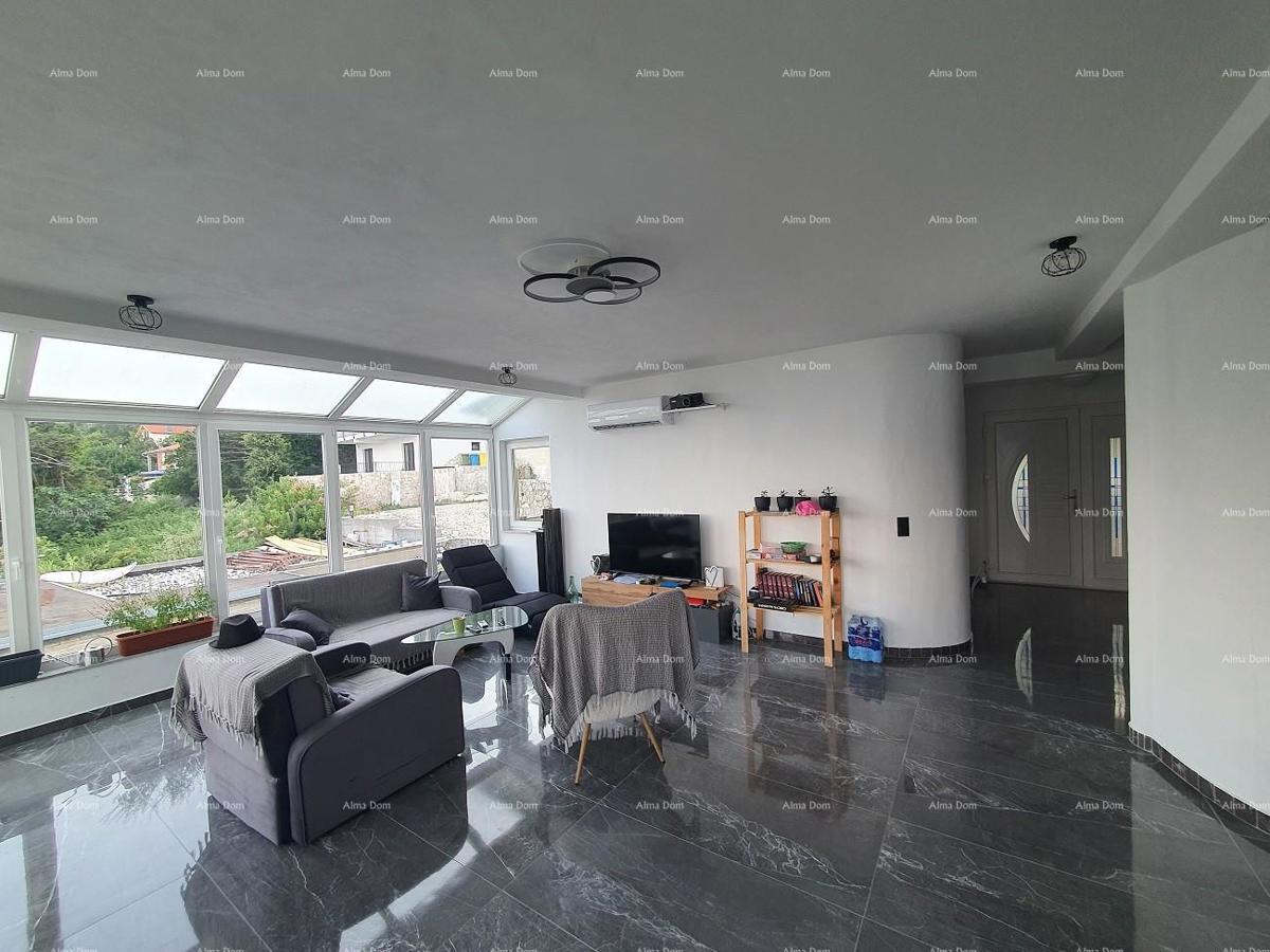 Apartmajska hiša s pogledom na morje