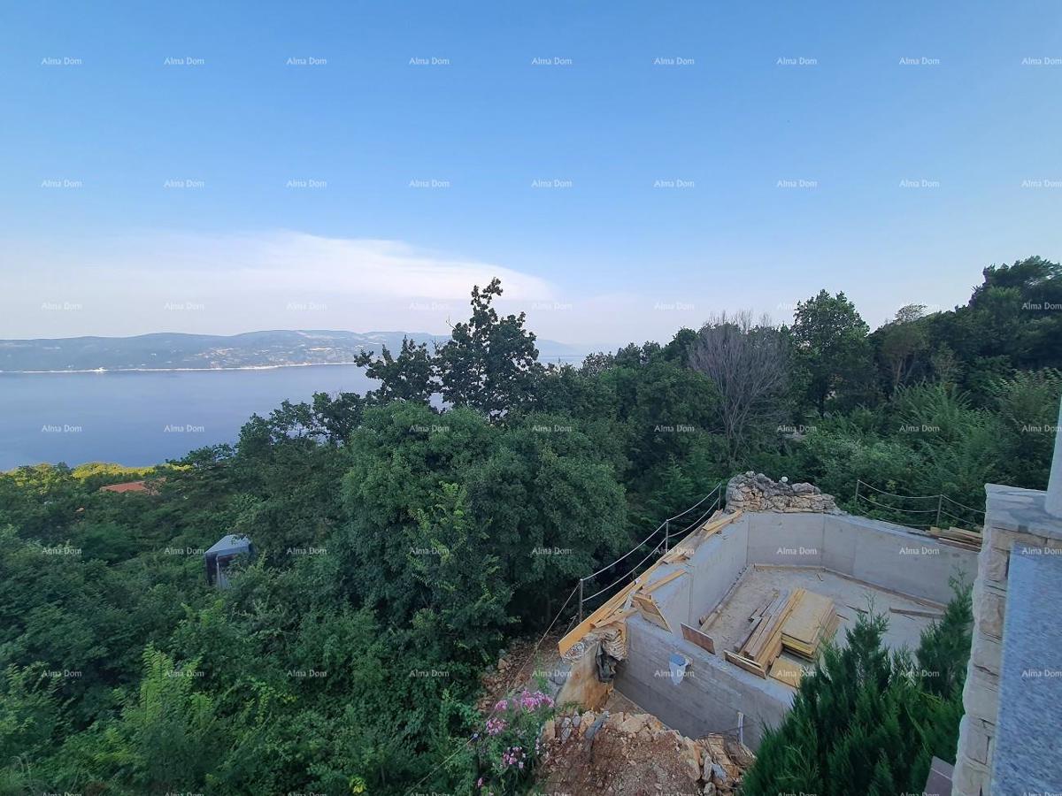 Apartmajska hiša s pogledom na morje