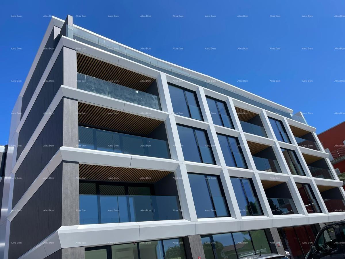 Prodamo stanovanja v stanovanjsko poslovni stavbi s pogledom na morje, center Umaga! / S9b