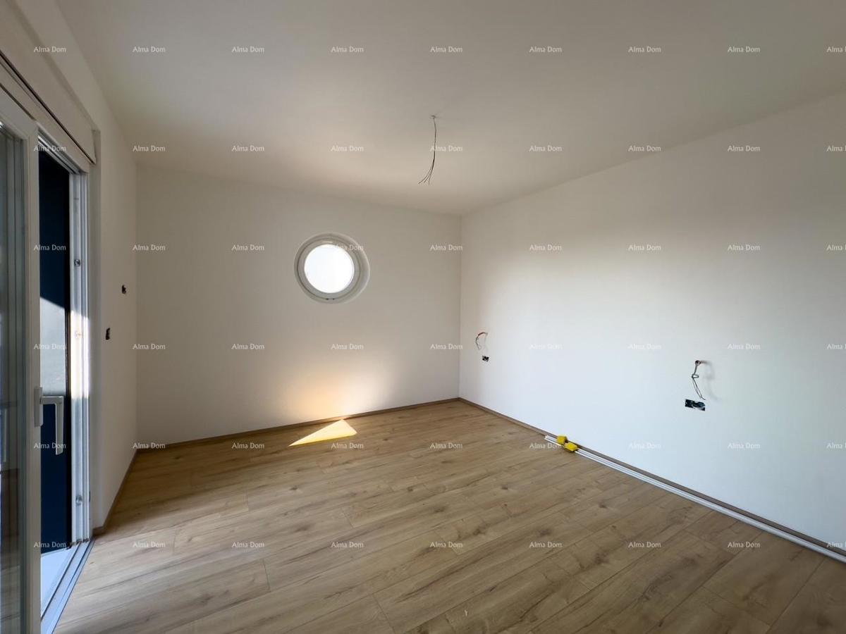Prodamo novo hišo z bazenom na odlični lokaciji, blizu morja!