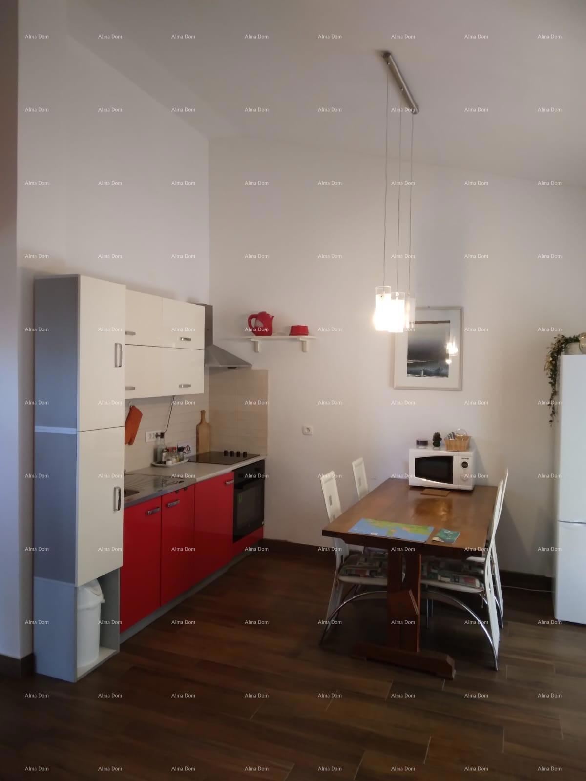 Lepa hiša v Medulinu v bližini morja 150m razdalje. Pošesi.