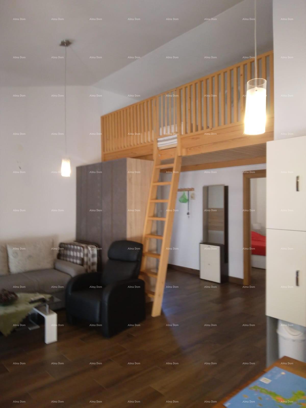 Lepa hiša v Medulinu v bližini morja 150m razdalje. Pošesi.