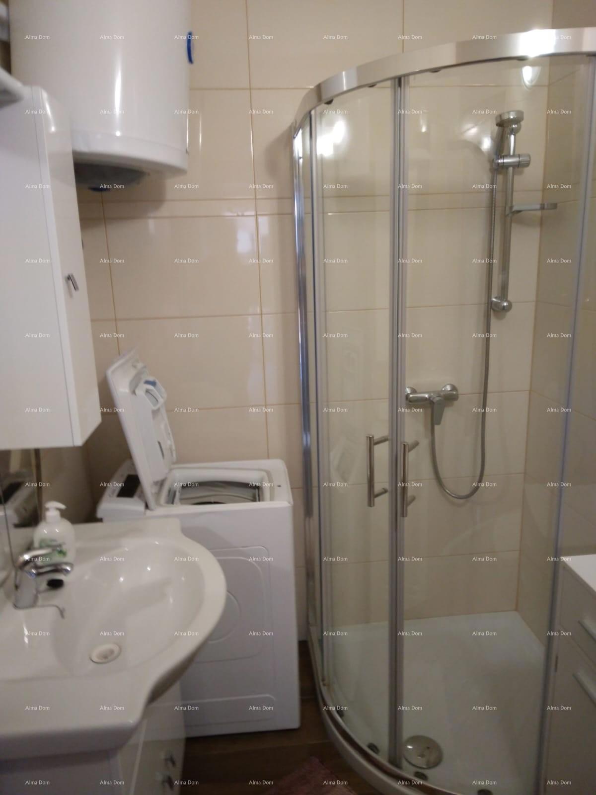 Lepa hiša v Medulinu v bližini morja 150m razdalje. Pošesi.