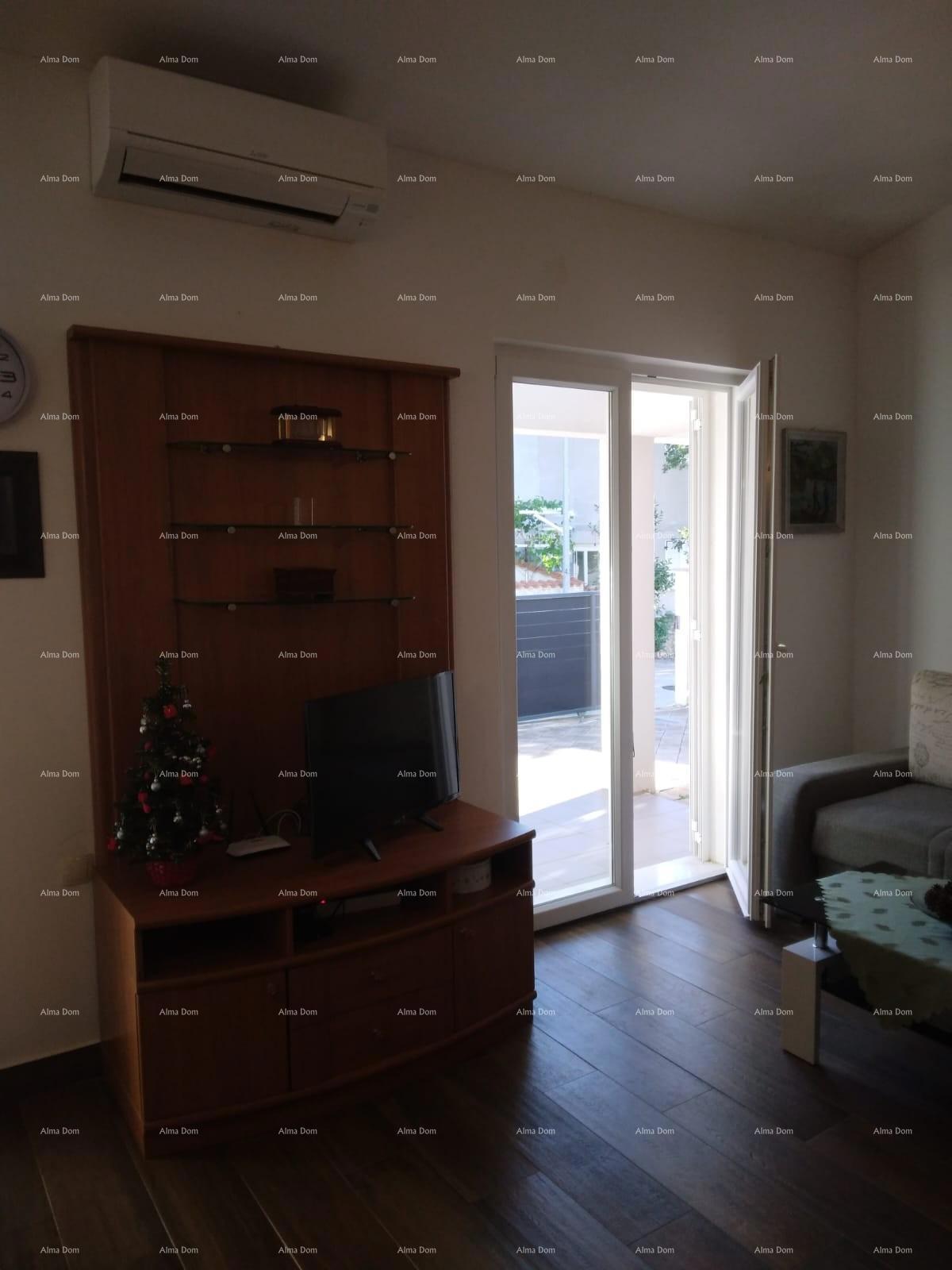 Lepa hiša v Medulinu v bližini morja 150m razdalje. Pošesi.