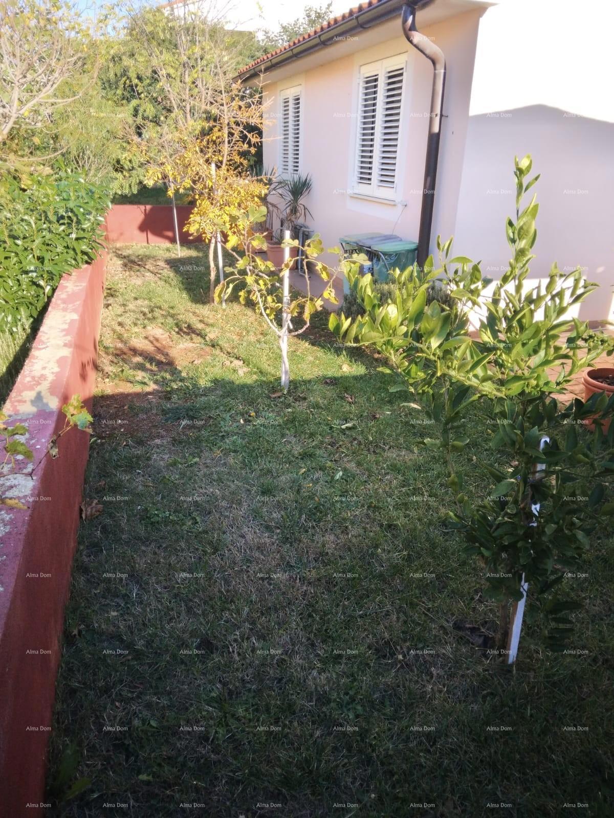 Lepa hiša v Medulinu v bližini morja 150m razdalje. Pošesi.