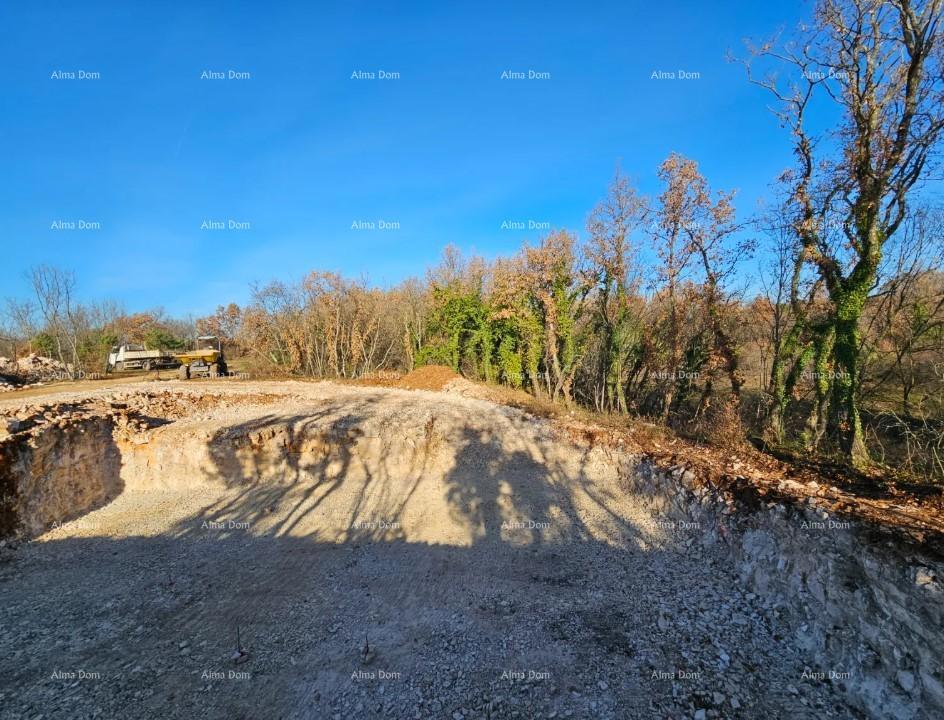 Građevinsko zemljišče s dovoljenjem in začetimi deli v Svetvinčentu, 586 m²