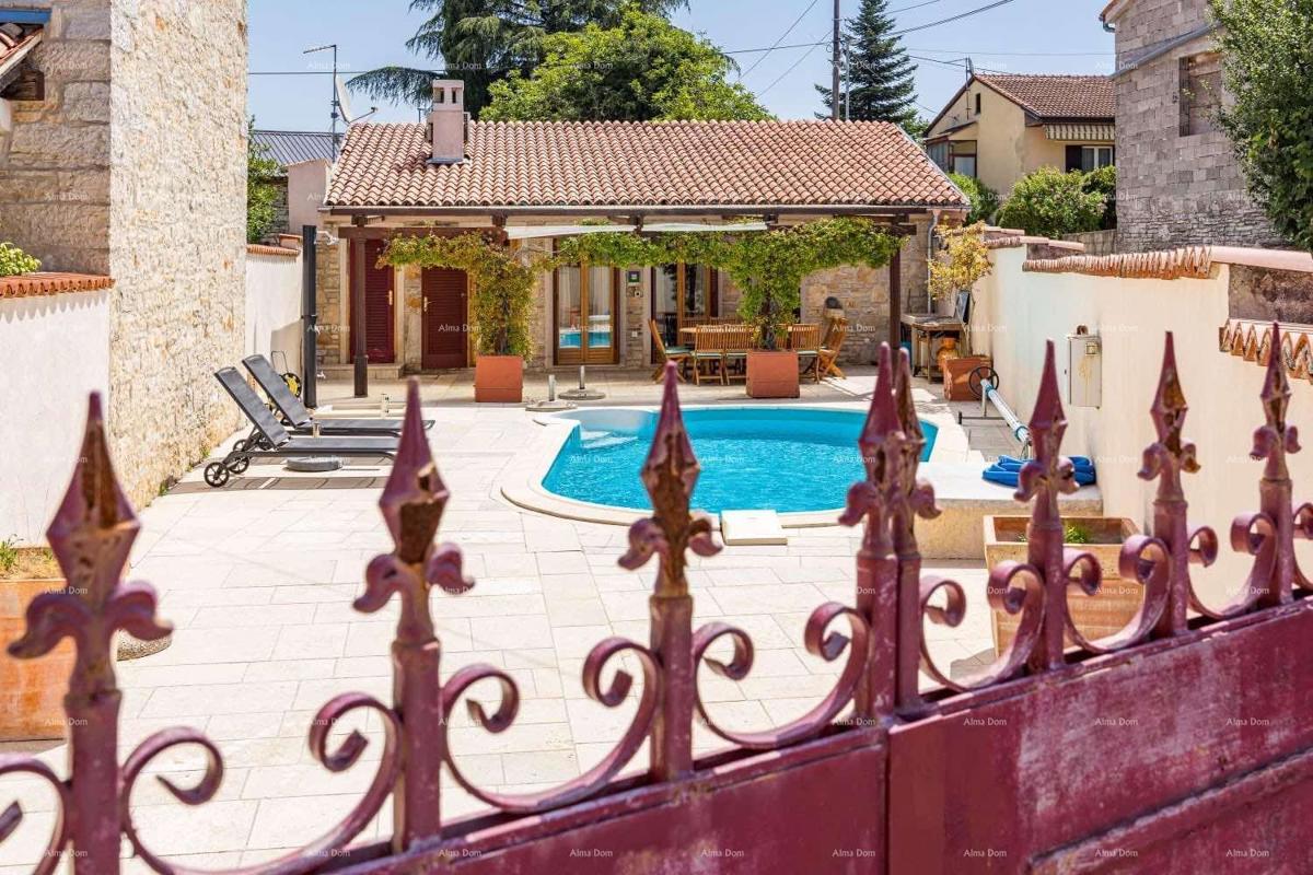 Prodaja renovirane istarske hiše s bazenom – Kanfanar, 208 m², dva objekta