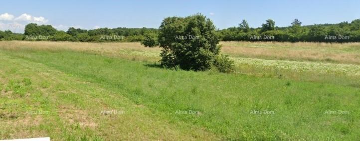 Krnica – Gradbena zemljišča 889 m² s projektom in dodatnim kmetijskim zemljiščem 2.716 m²