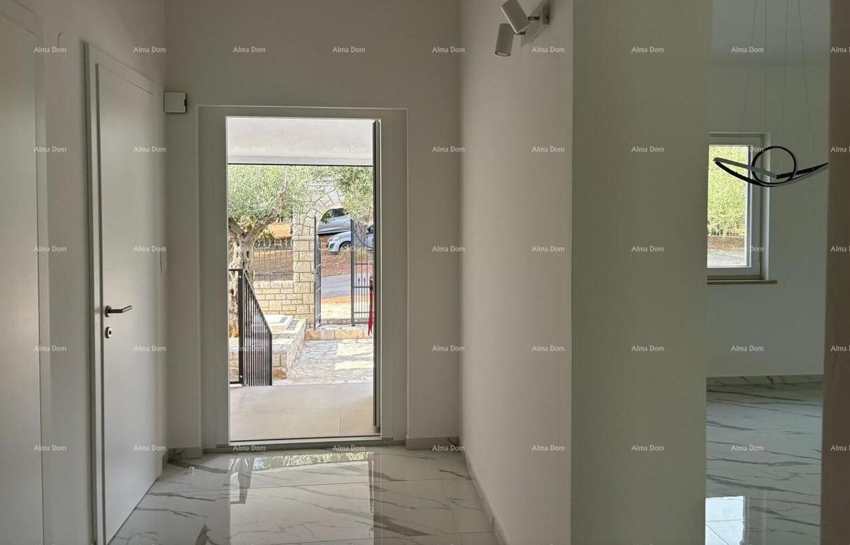 UMAG – Hiša s bazenom in tremi ločenimi apartmaji