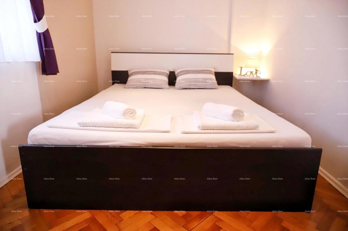 V Puli je naprodaj čudovito stanovanje z veliko teraso