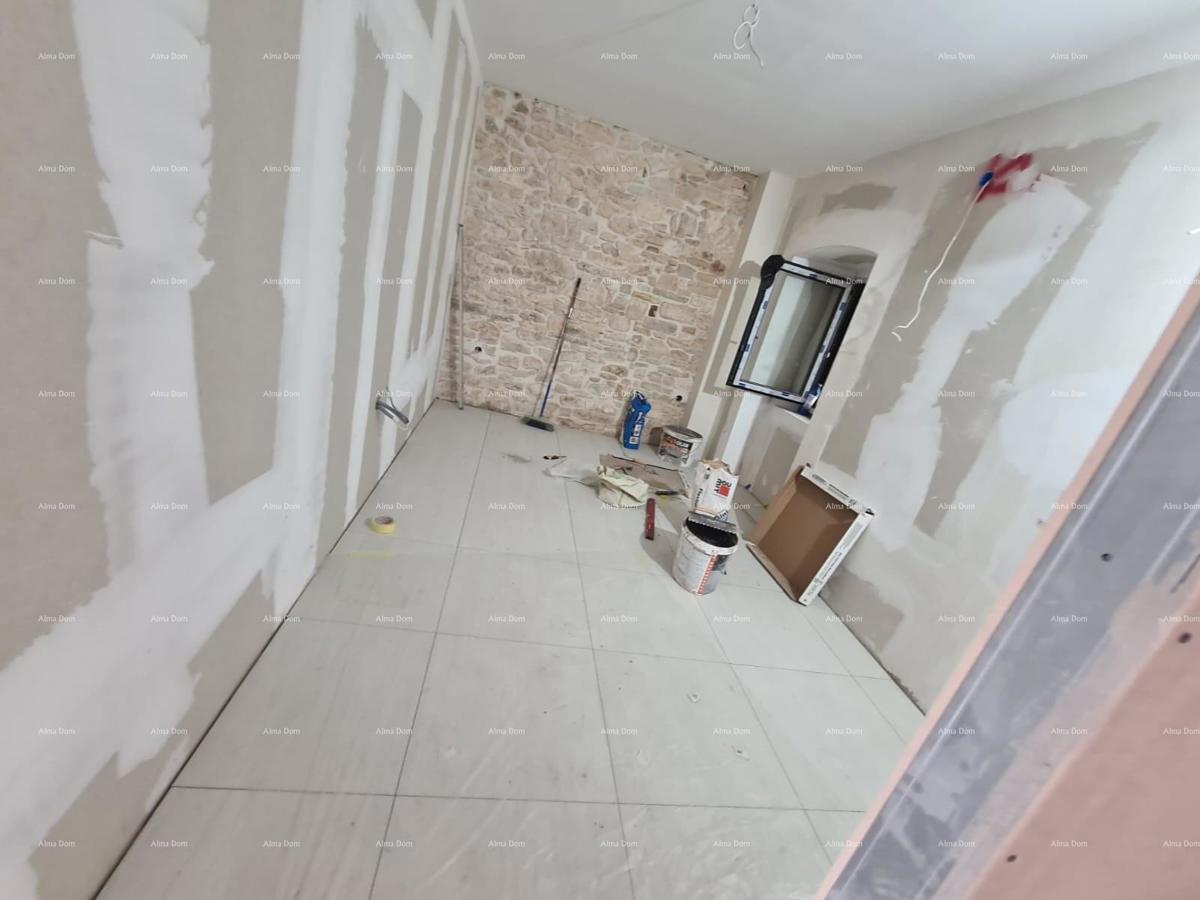 Na prodaju kuća s konobom u fazi renovacije, Krnica!